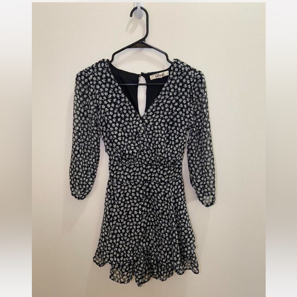 Hint of Blush, Floral Romper. Size Small.